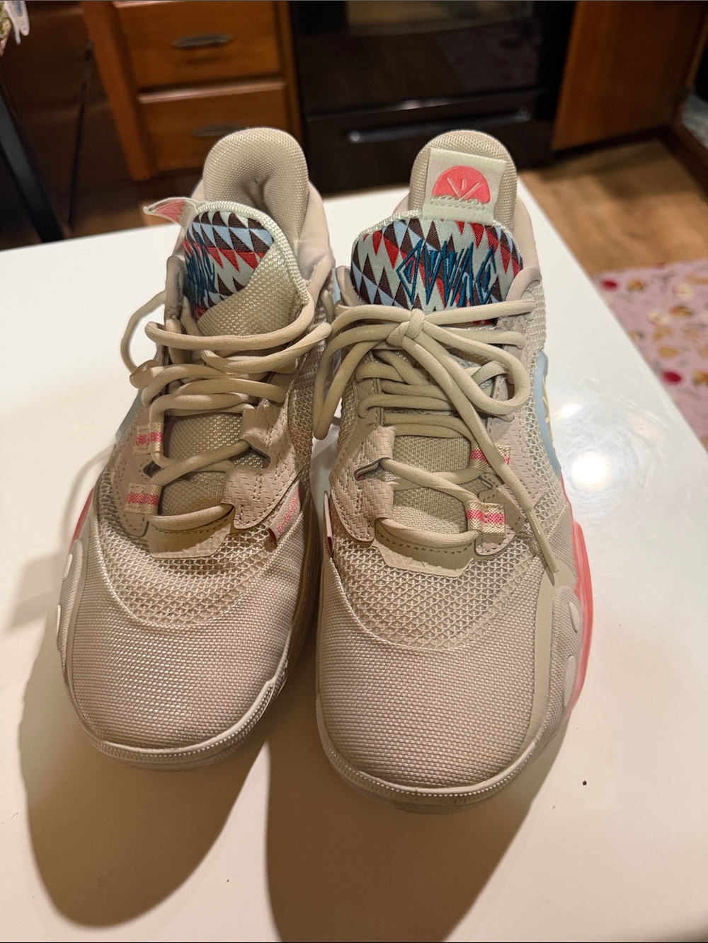 Lightweight Beige Sneakers with Pink and Blue Accents